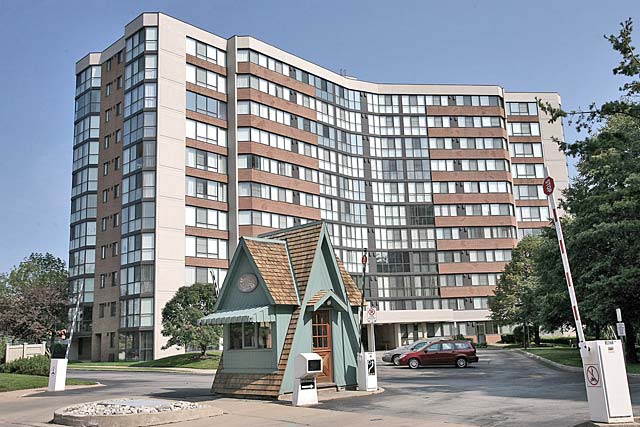1230-1240 Marlborough Court, Oakville - The Sovereign I and II condo building in College Park.