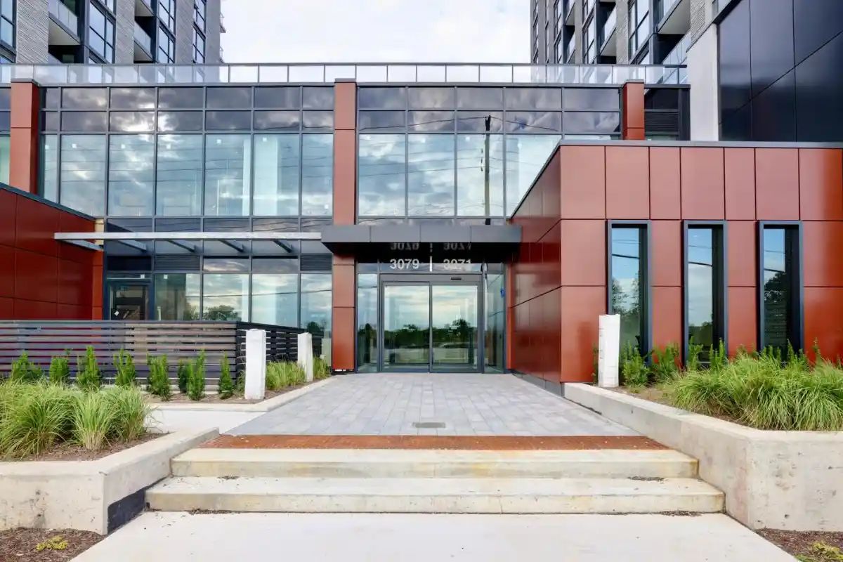 Entrance at North Oak